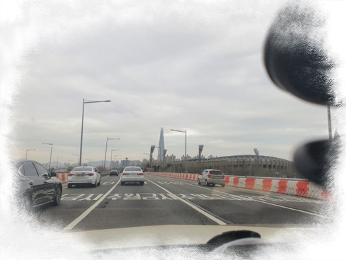 첫 수업날 아파트 앞에